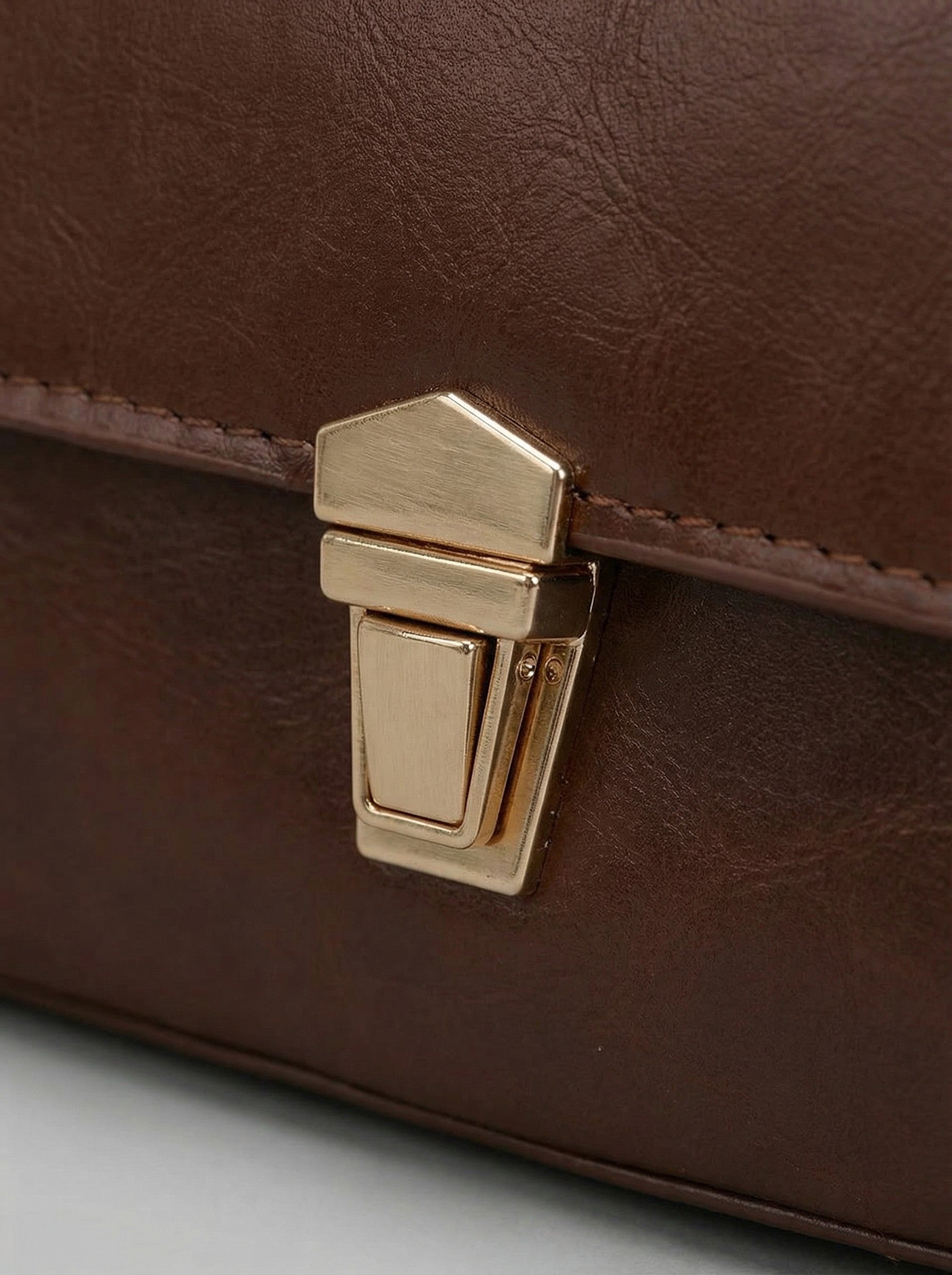 Women's Vintage Mahogany Leather Shoulder Bag — Minimalist Gold-Lock Edition