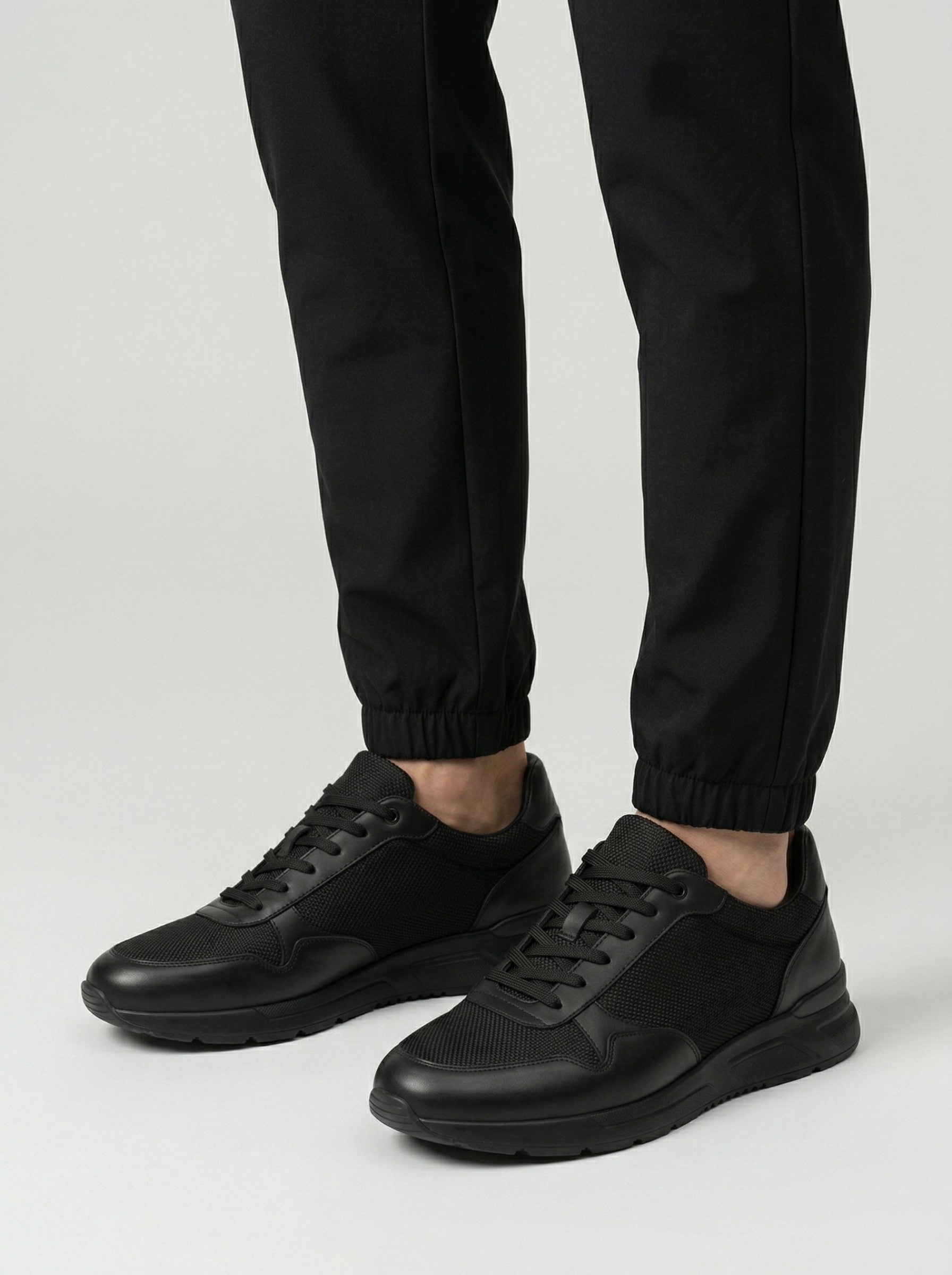 Men's Essential Urban Sneaker - Triple Black Minimalist