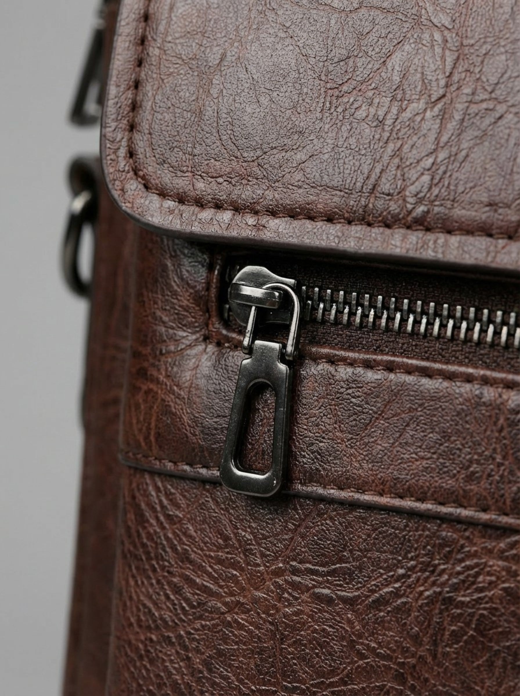 Men's Vintage Distressed Leather Business Briefcase — Espresso Coffee