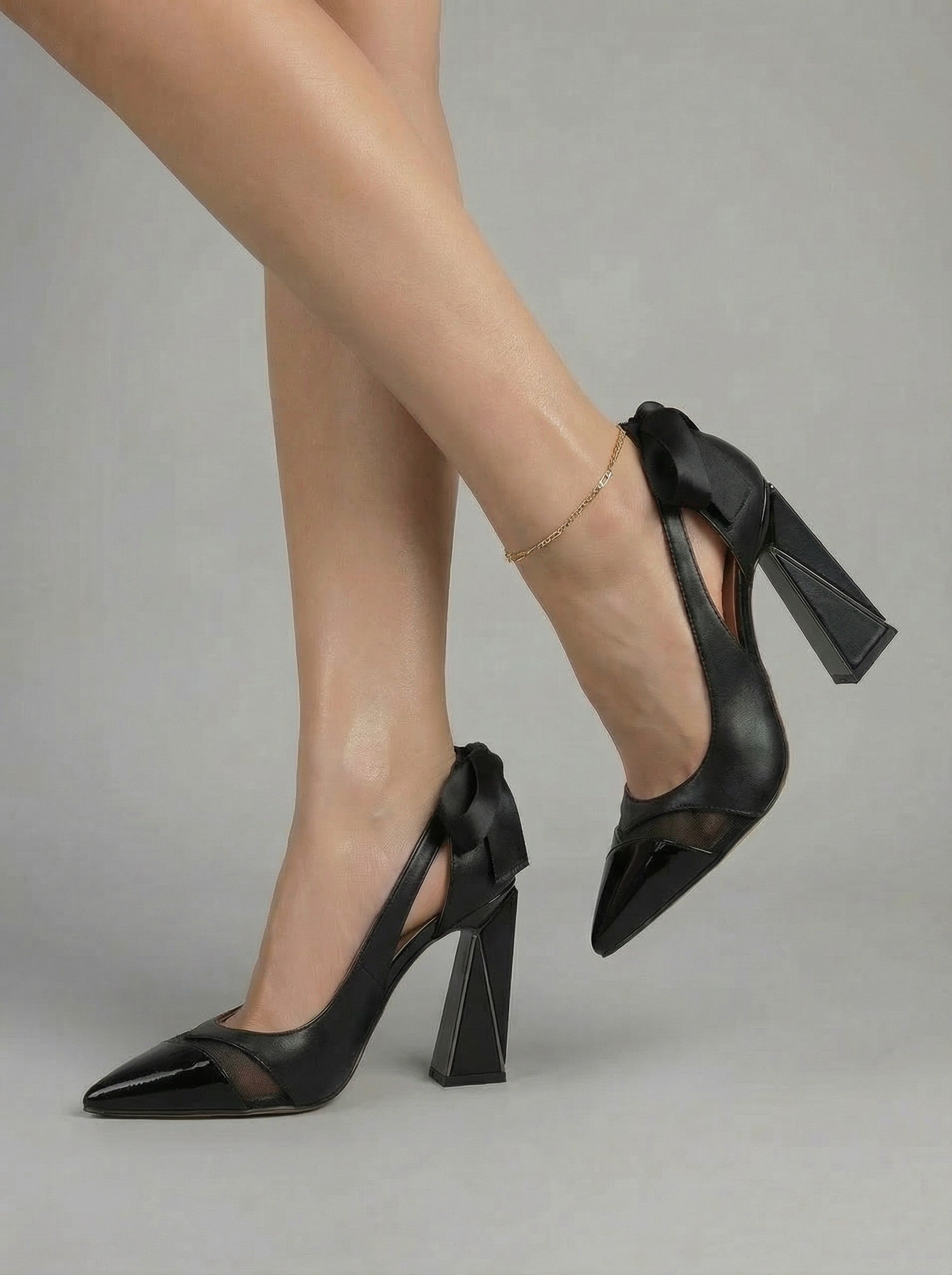 Women's Sculptural Bow-Edition Pointed Pumps — Noir