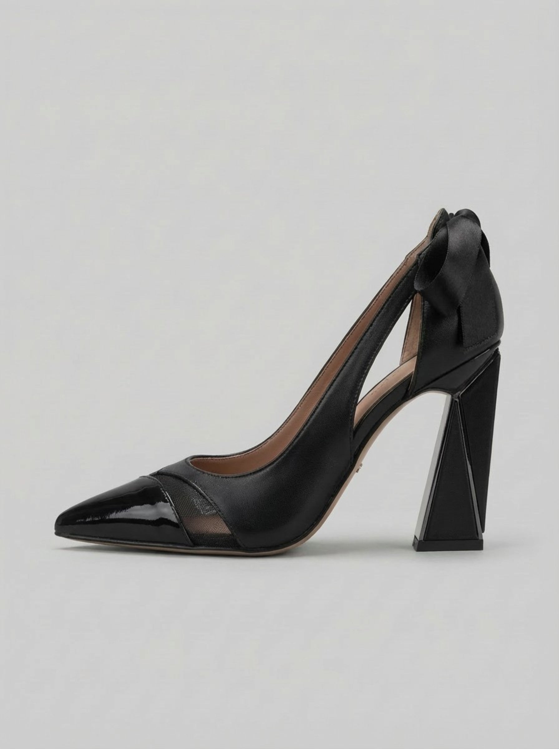 Women's Sculptural Bow-Edition Pointed Pumps — Noir