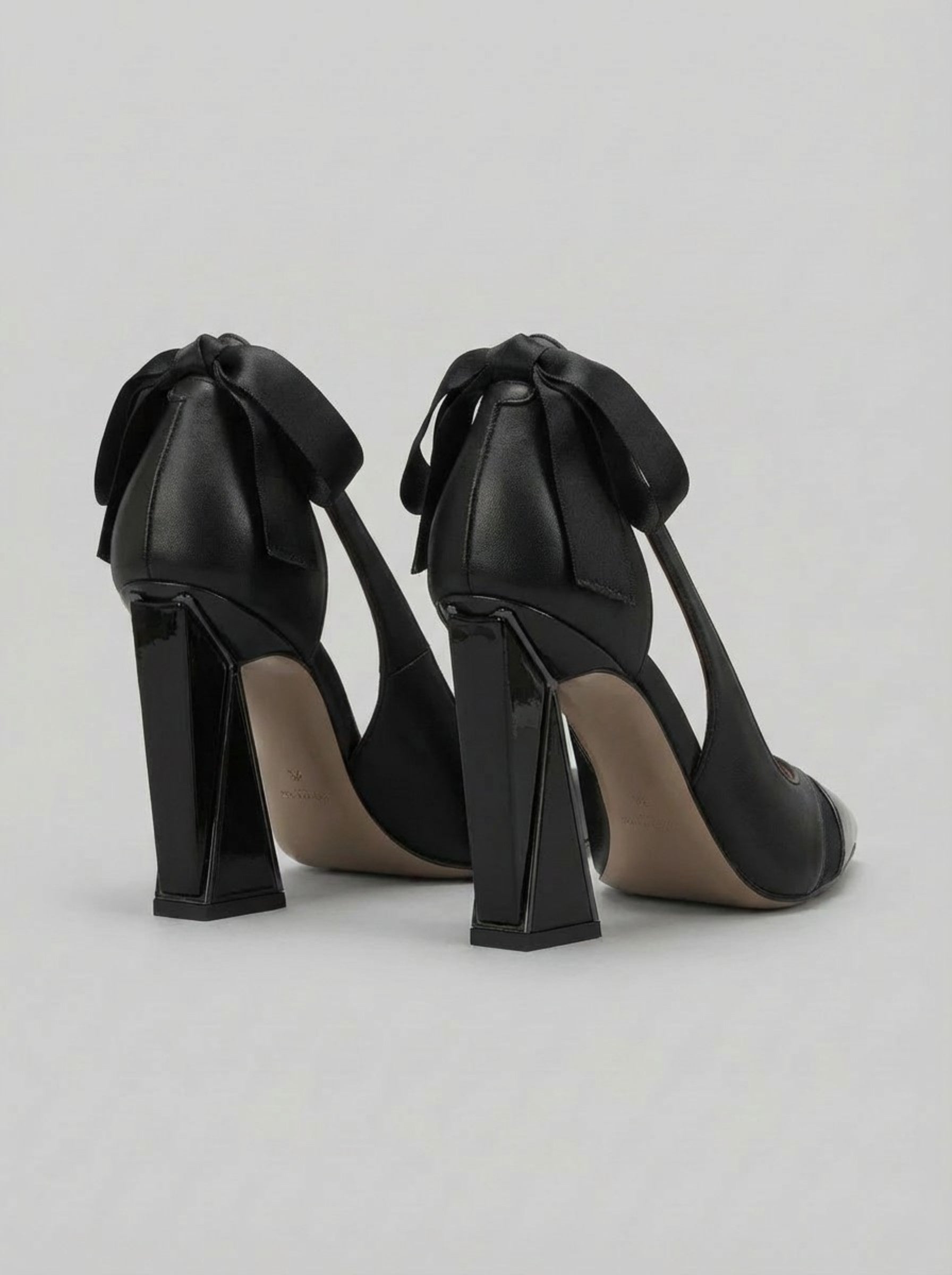 Women's Sculptural Bow-Edition Pointed Pumps — Noir
