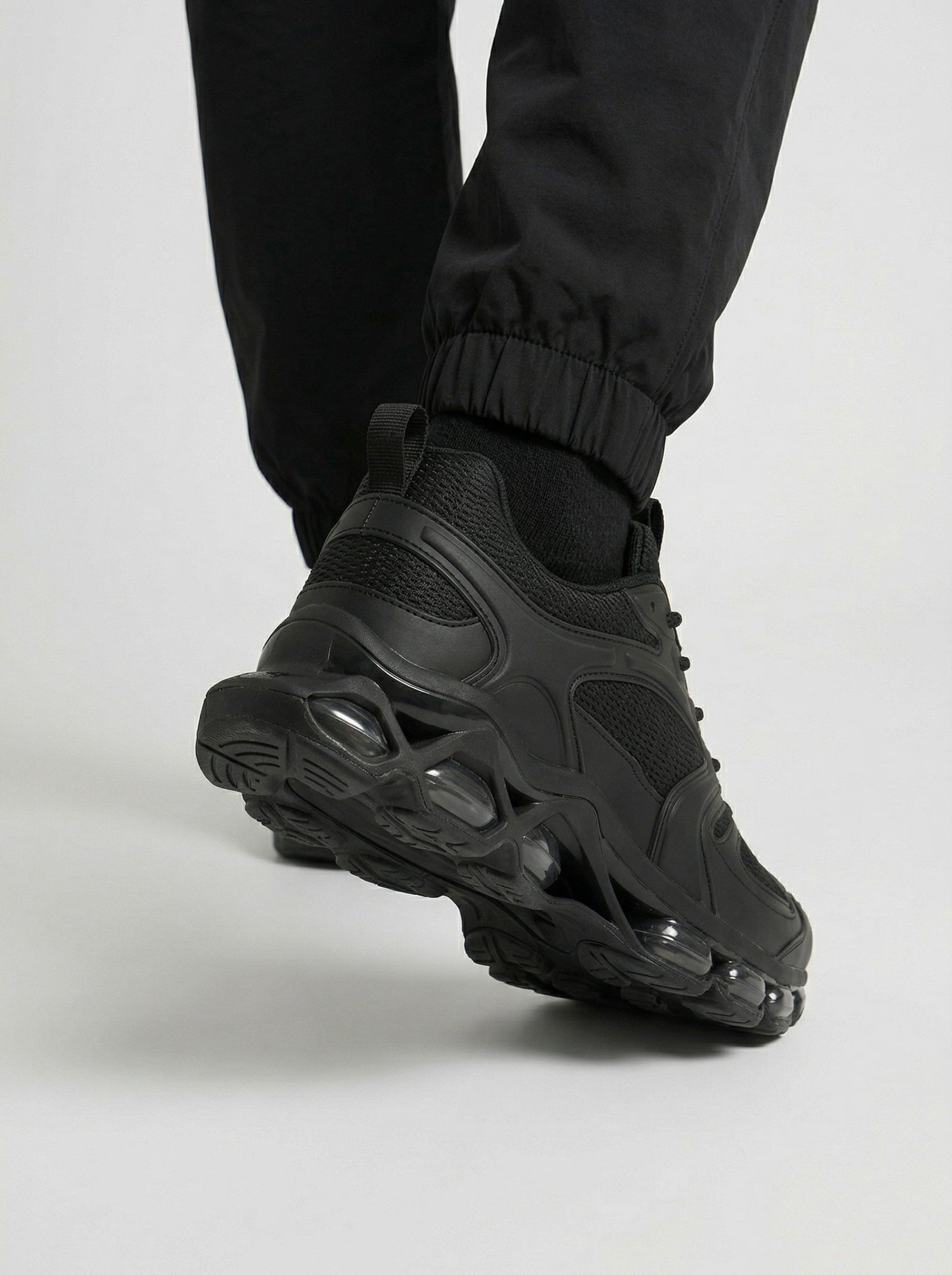 Men's Stealth Mechanical Tech Runner — Triple Black