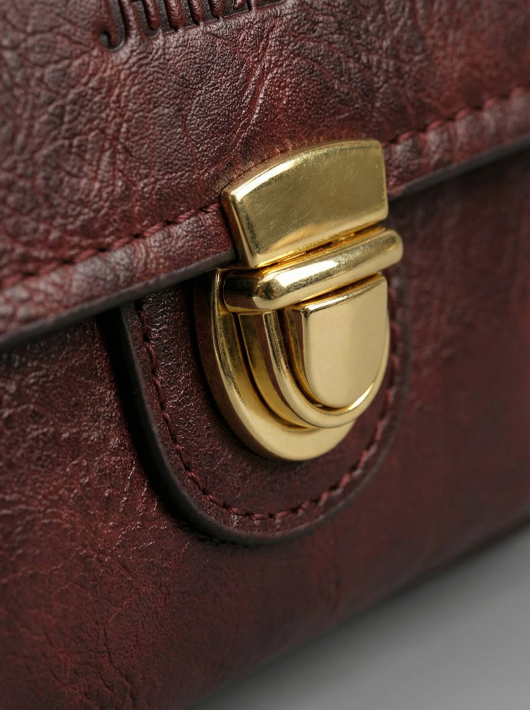 Men's Compact "JunzBolo" Messenger Bag — Distressed Burgundy