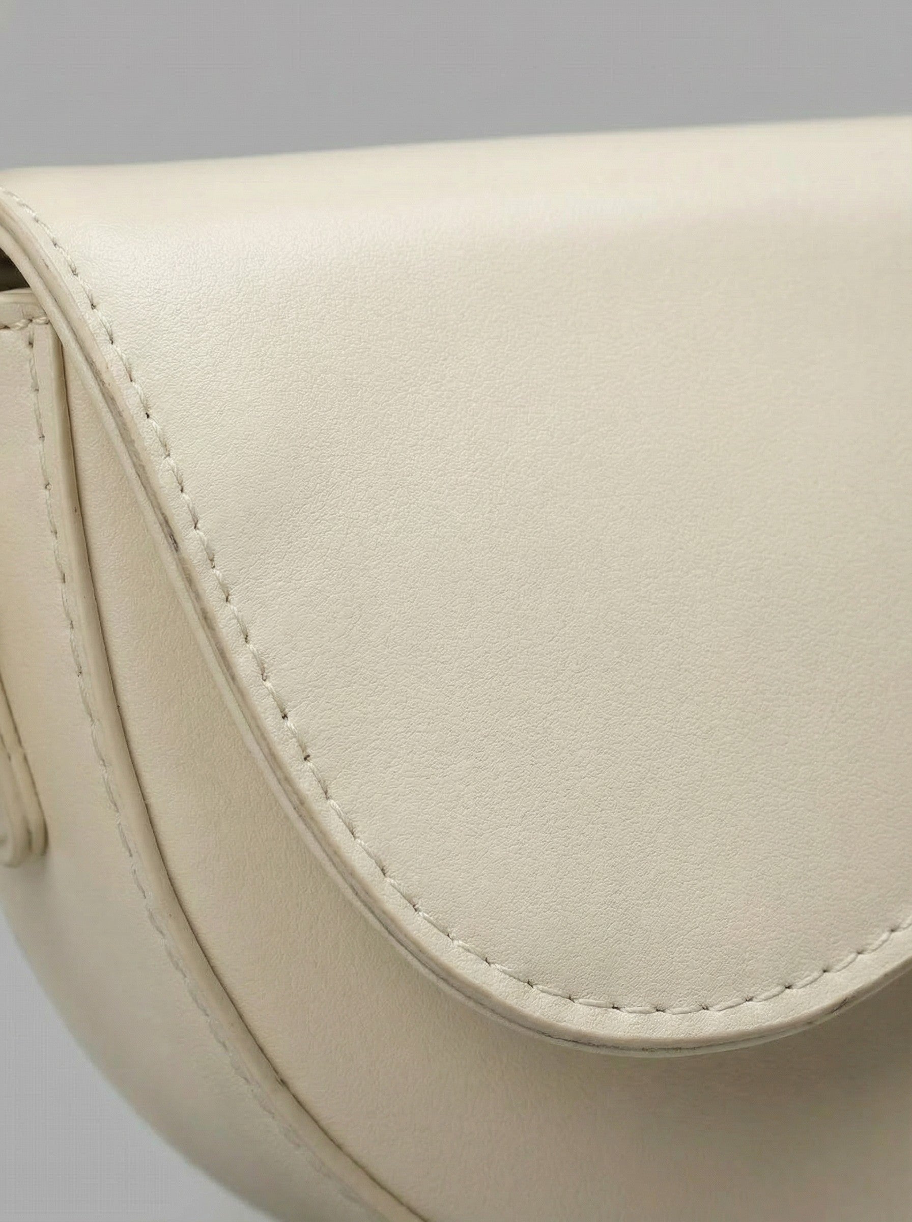 Women's Cream "Wavy" Saddle Bag — Dual Strap Edition